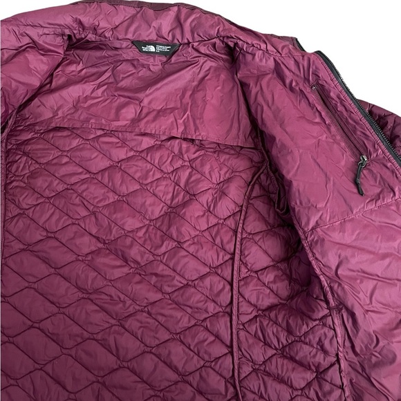 The North Face Women's Quilted Maroon Puffer Jacket (Thermoball) - Picture 3 of 4